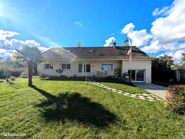 Maison 7 pièces 217 m²