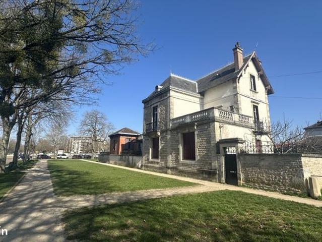 Maison 7 pièces 217 m²