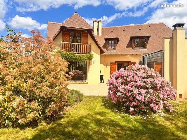 Maison 7 pièces 217 m²