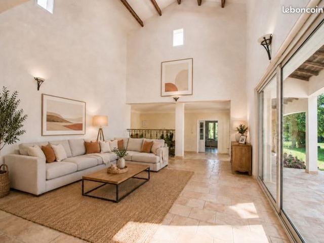 Maison 7 pièces 217 m²