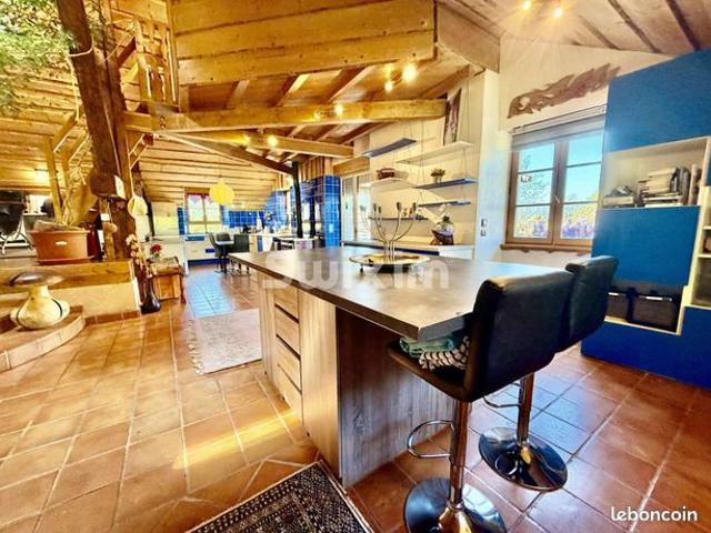 Maison 7 pièces 217 m²