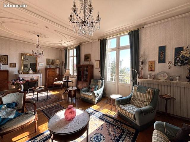 Maison 7 pièces 217 m²
