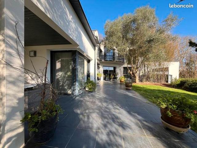 Maison 7 pièces 217 m²