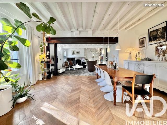 Maison 7 pièces 217 m²