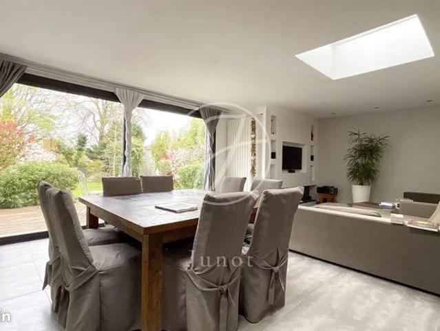 Maison 7 pièces 265 m²