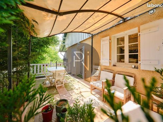 Maison 7 pièces 217 m²