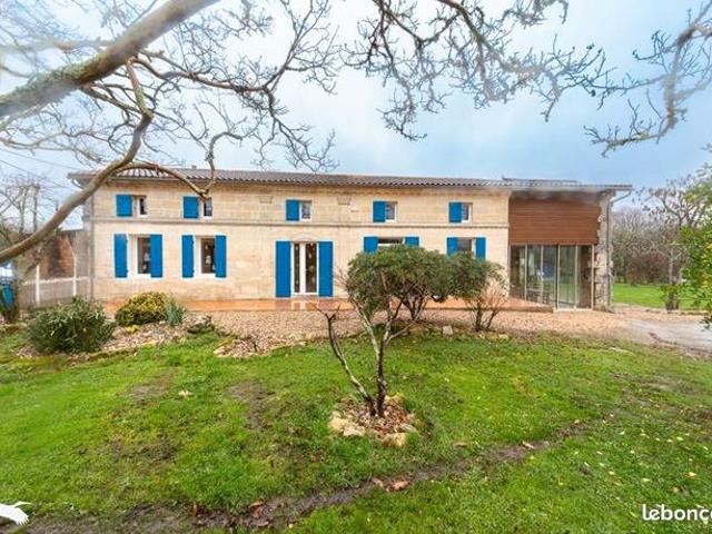 Maison 7 pièces 217 m²