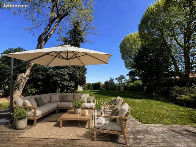 Maison 7 pièces 217 m²