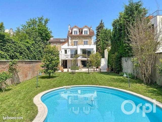 Maison 7 pièces 217 m²