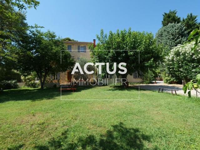 Maison 7 pièces 217 m²