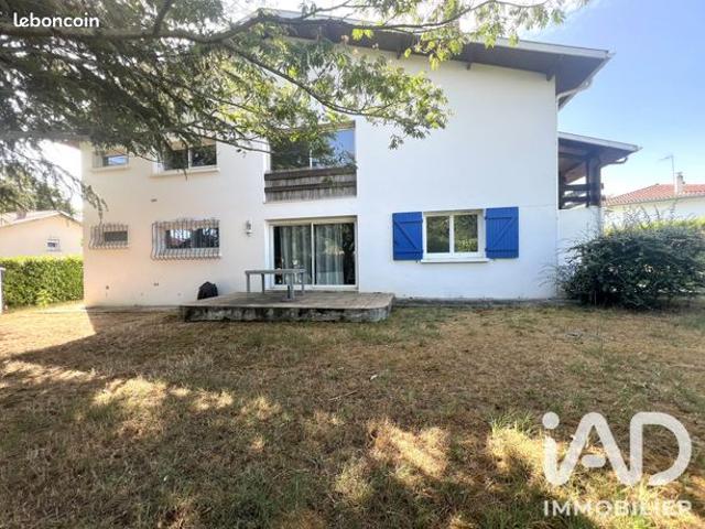 Maison 7 pièces 217 m²
