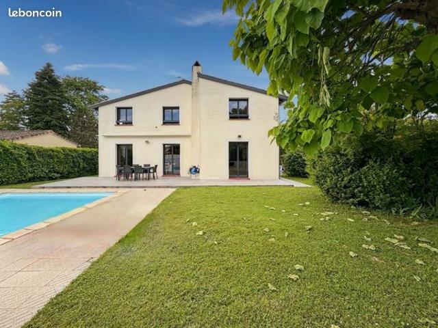 Maison 7 pièces 218 m²