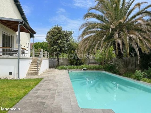Maison 7 pièces 218 m²