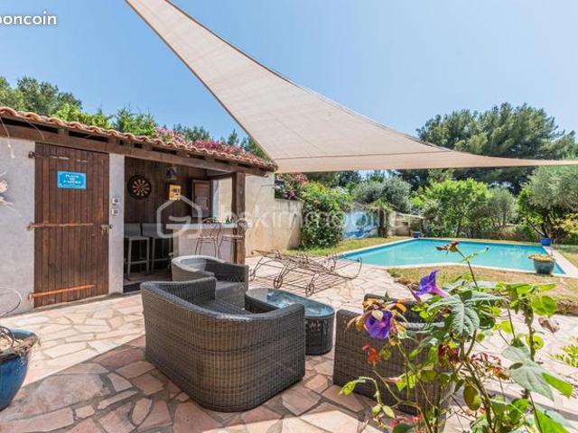 Maison 7 pièces 218 m²
