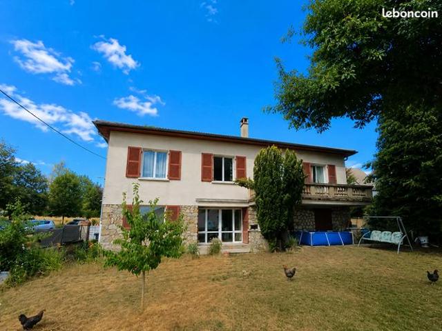 Maison 7 pièces 218 m²