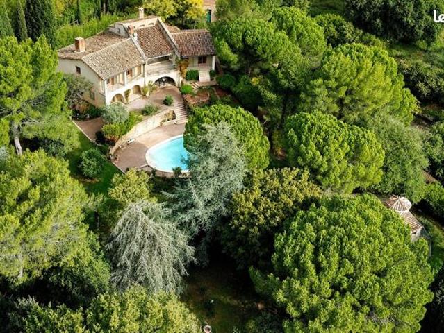 Maison 7 pièces 218 m²