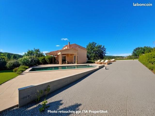 Maison 7 pièces 218 m²