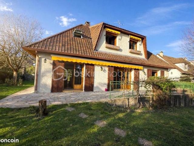 Maison 7 pièces 218 m²