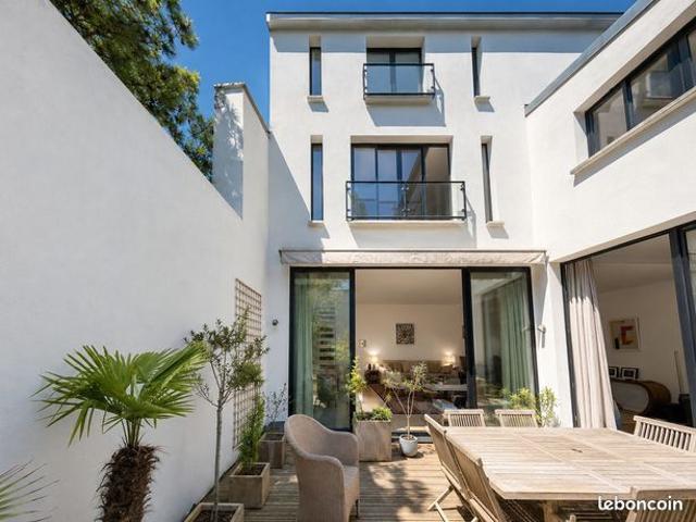 Maison 7 pièces 218 m²