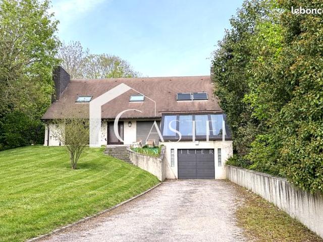Maison 7 pièces 218 m²