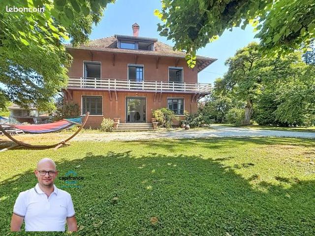 Maison 7 pièces 218 m²