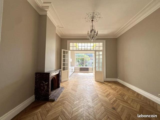 Maison 7 pièces 218 m²
