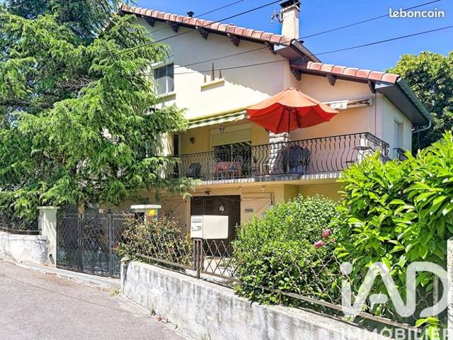 Maison 7 pièces 218 m²