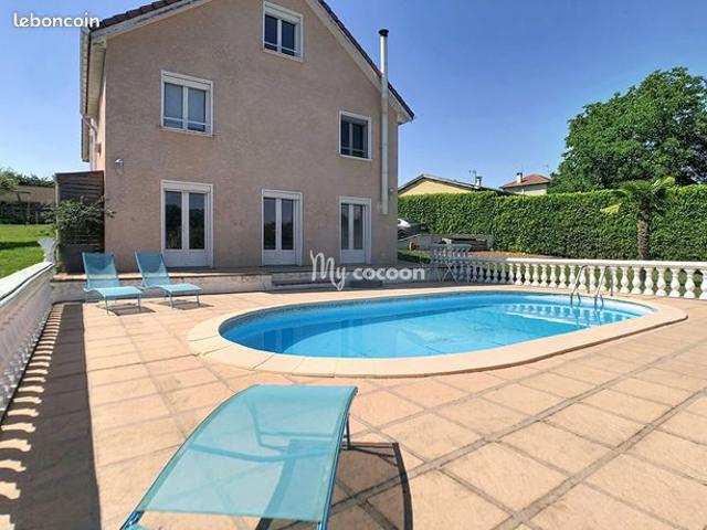 Maison 7 pièces 218 m²