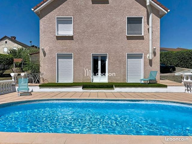 Maison 7 pièces 218 m²