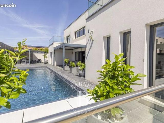 Maison 7 pièces 218 m²