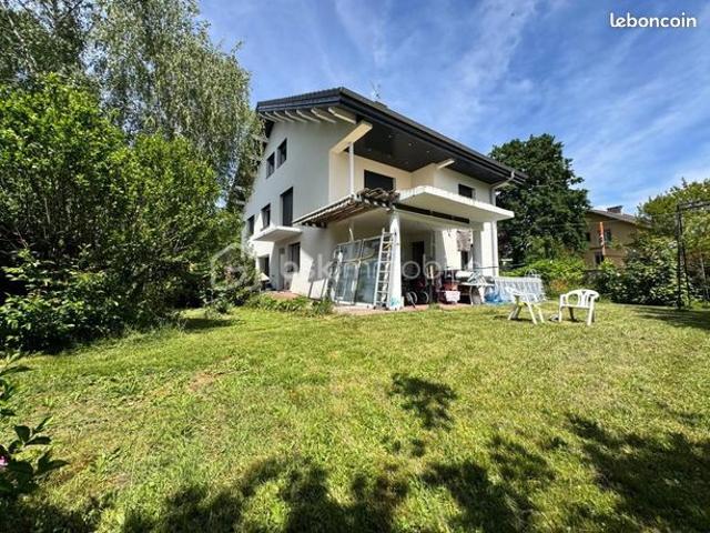 Maison 7 pièces 218 m²