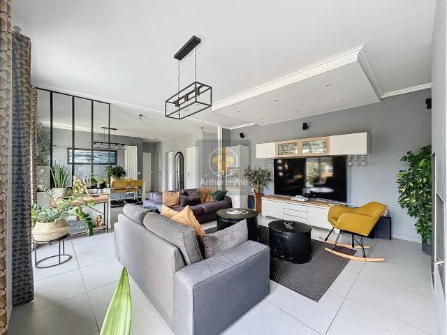 Maison 7 pièces 218 m²