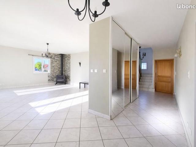 Maison 7 pièces 219 m²