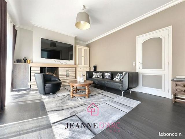 Maison 7 pièces 219 m²