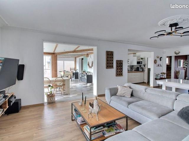 Maison 7 pièces 219 m²