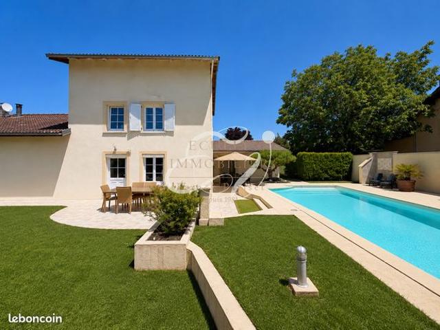 Maison 7 pièces 219 m²