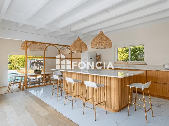 Maison 7 pièces 225 m²