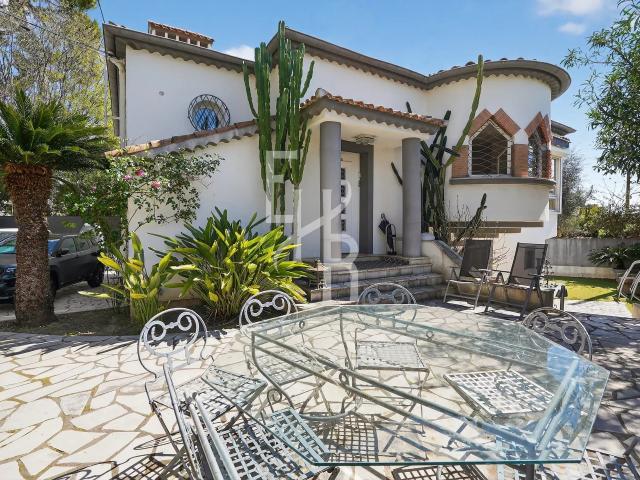 Maison 7 pièces 210 m²