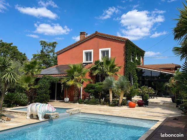 Maison 7 pièces 210 m²