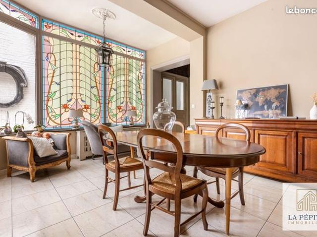 Maison 7 pièces 210 m²