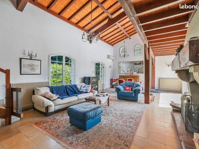 Maison 7 pièces 210 m²