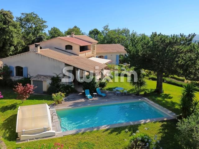 Maison 7 pièces 210 m²