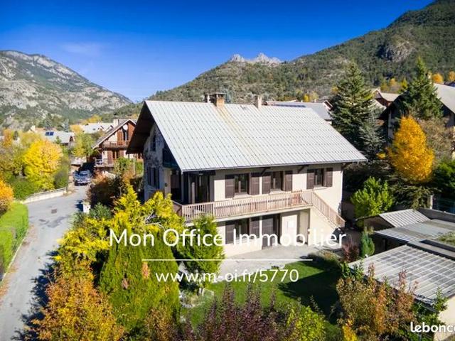Maison 7 pièces 210 m²