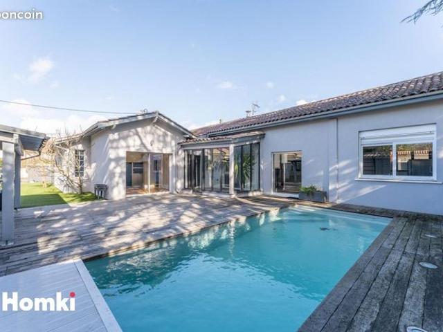Maison 7 pièces 210 m²