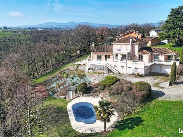 Maison 7 pièces 210 m²