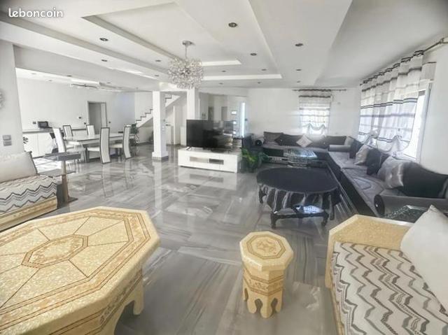 Maison 7 pièces 210 m²