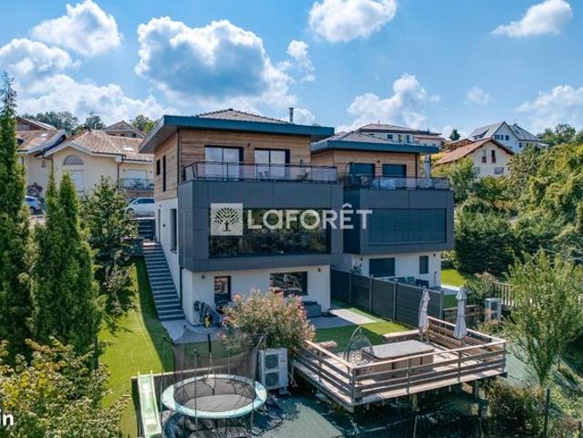 Maison 7 pièces 210 m²