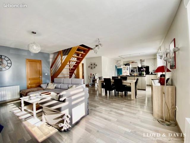 Maison 7 pièces 210 m²