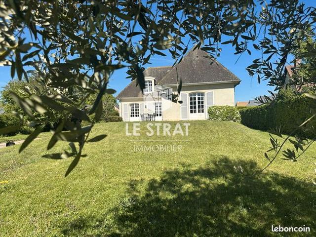 Maison 7 pièces 210 m²