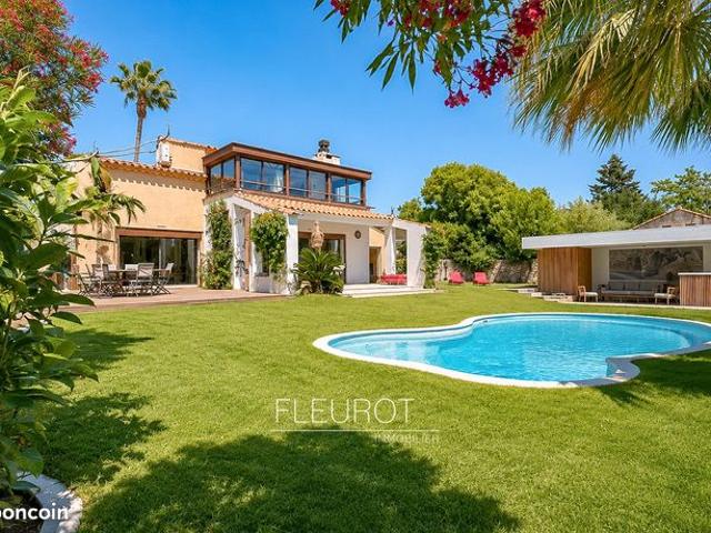 Maison 7 pièces 210 m²